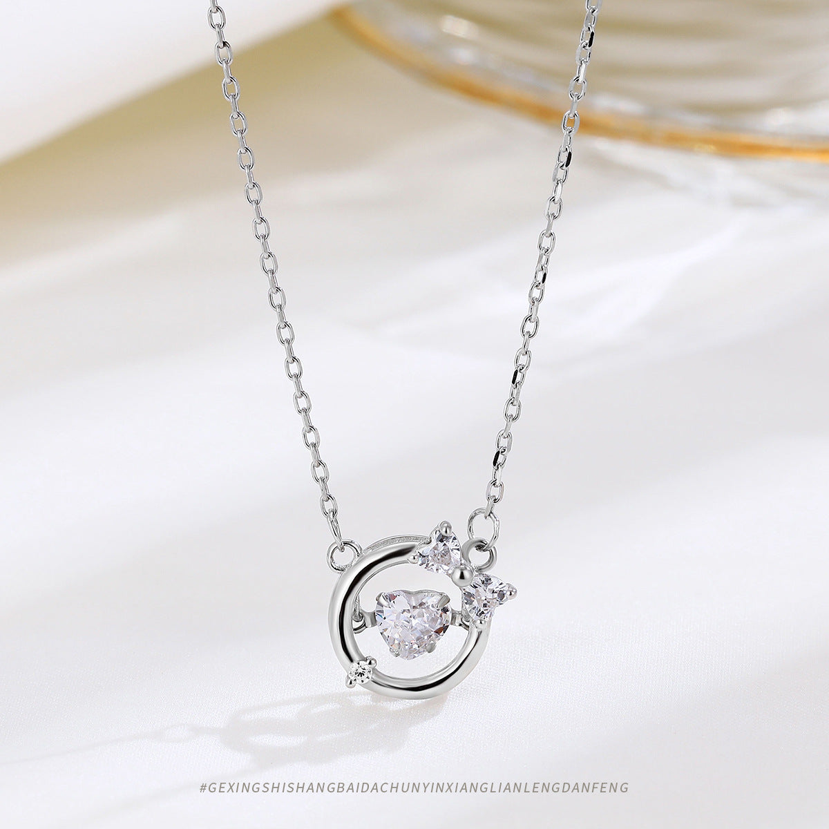 High-end, Personalized Clavicle Necklace Accessory