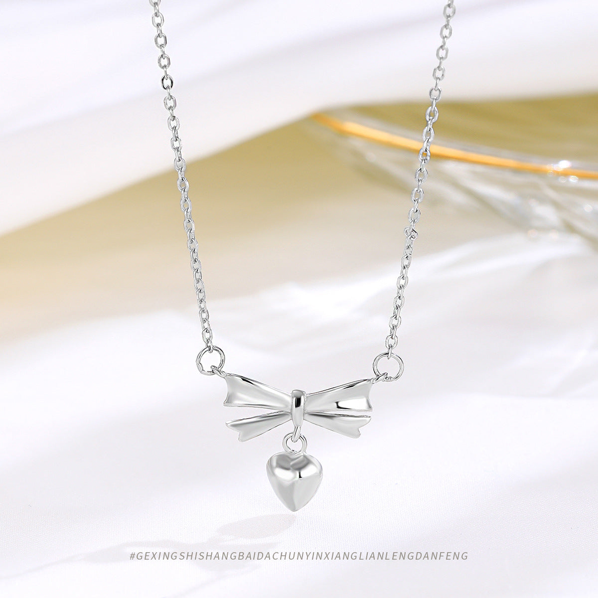 High-end, Personalized Clavicle Necklace Accessory