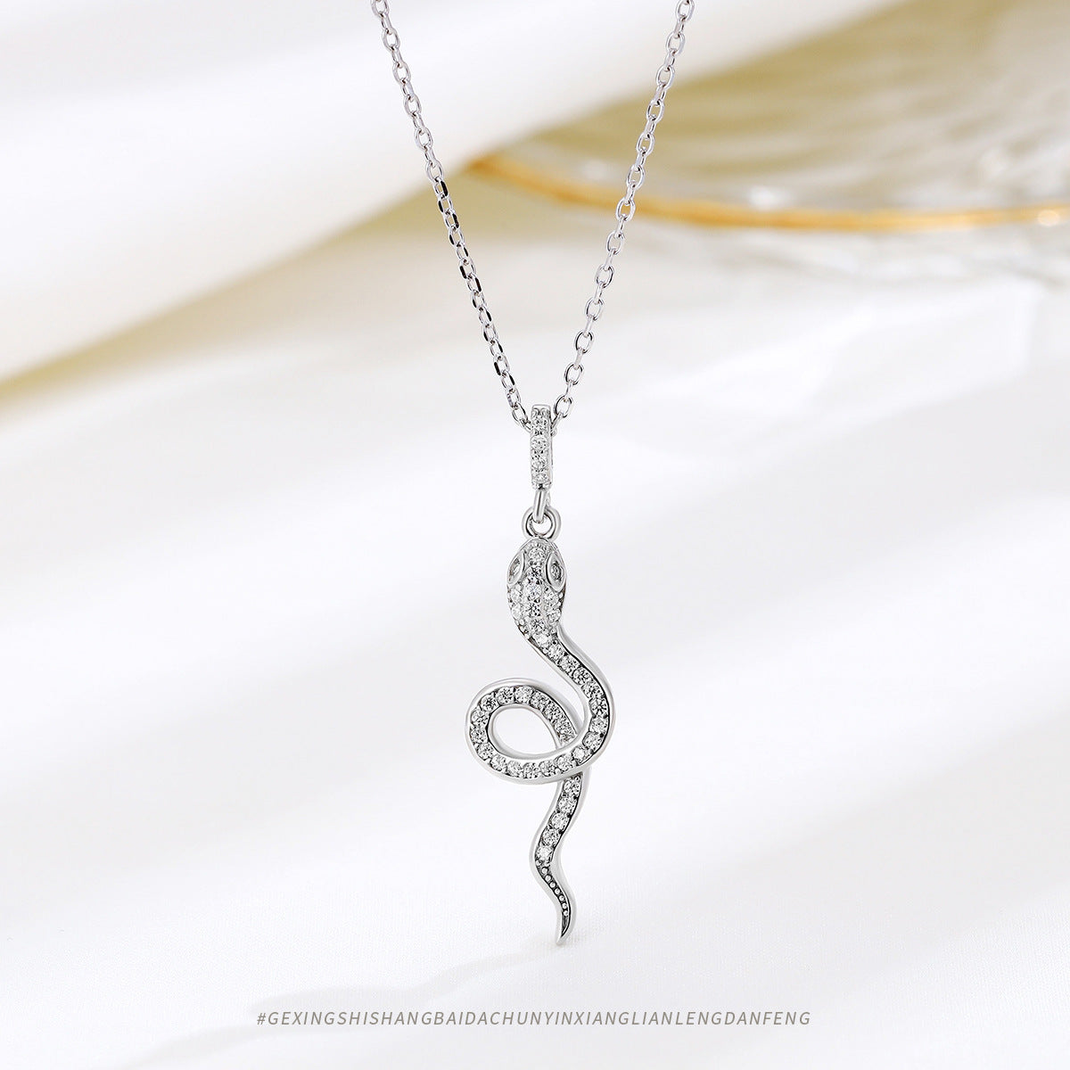 High-end, Personalized Clavicle Necklace Accessory