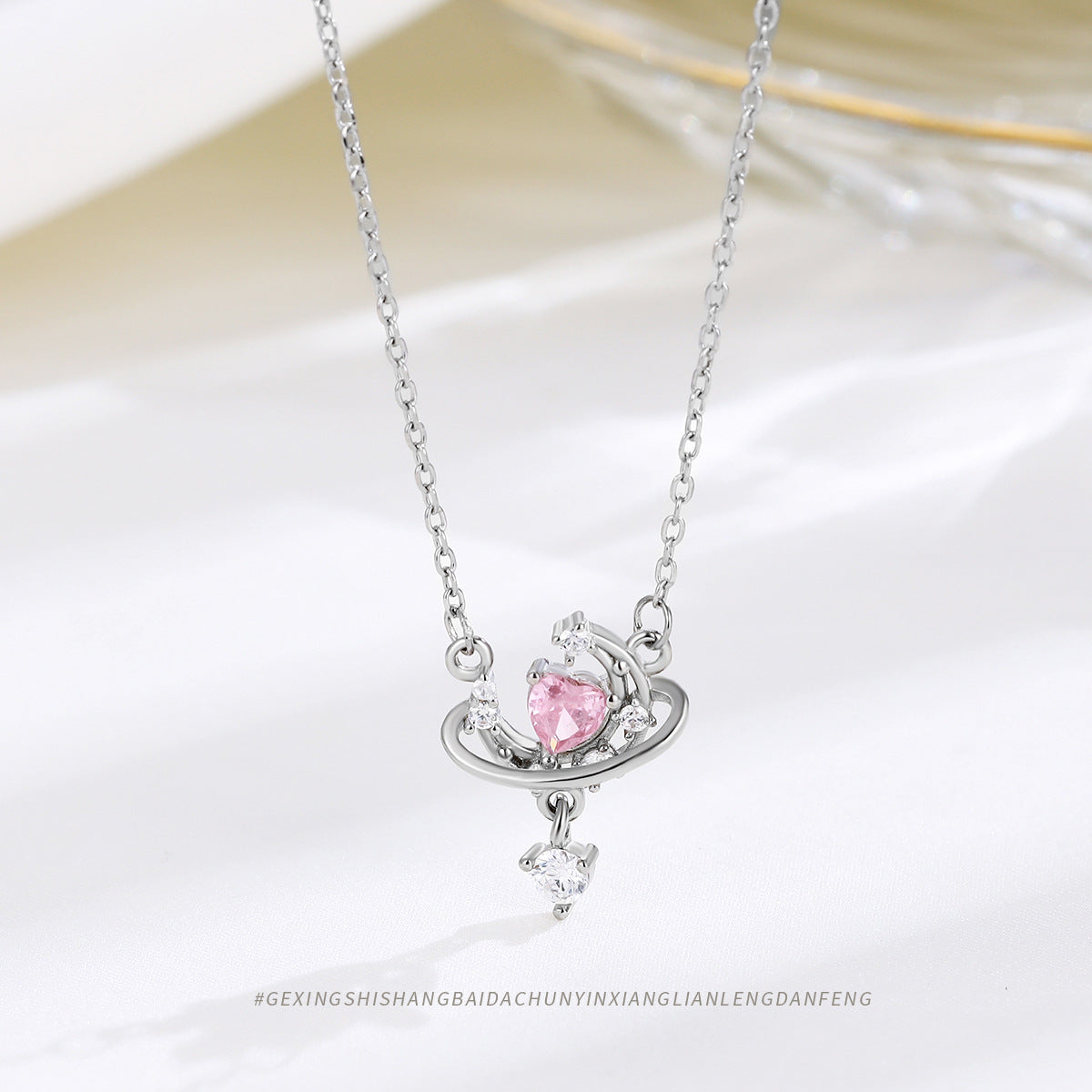 High-end, Personalized Clavicle Necklace Accessory