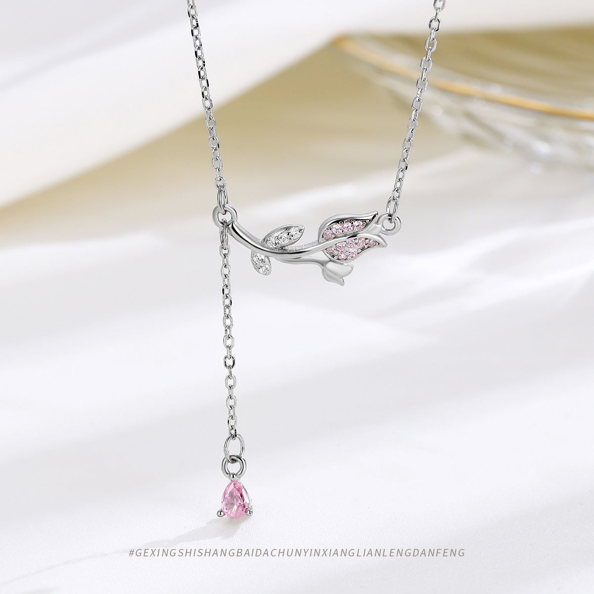 High-end, Personalized Clavicle Necklace Accessory